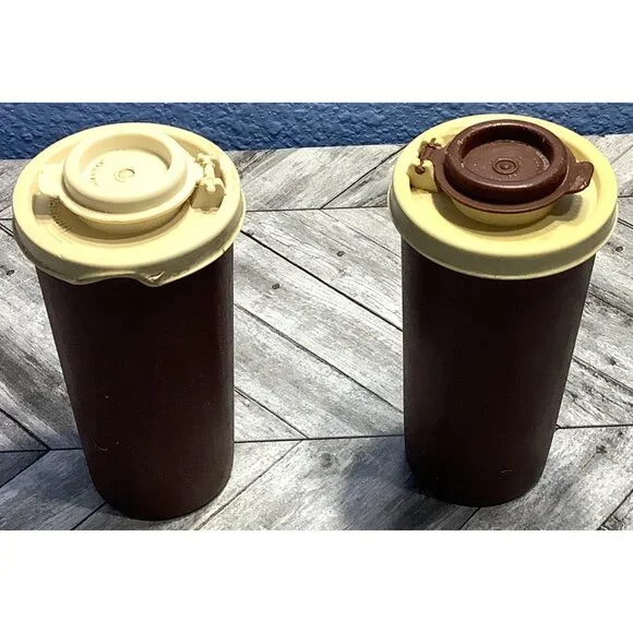 Vintage Tupperware Salt Pepper Shakers #1329 Flip Lids Brown Beige 4.5" Tall - Picture 6 of 7